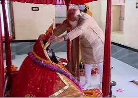 पीएम मोदी ने बांग्लादेश के जशोरेश्वरी काली मंदिर में पूजा की